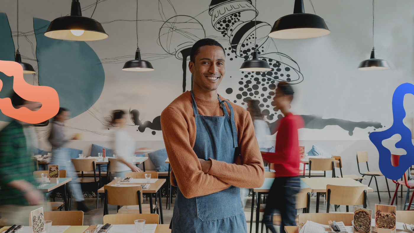 Ung man är glad för att han har hittat ett ledigt jobb inom restaurang i Stockholm.