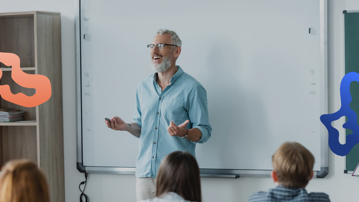 En engagerad lärare som undervisar elever i ett ljust klassrum och trivs med sitt lärarjobb i skolan