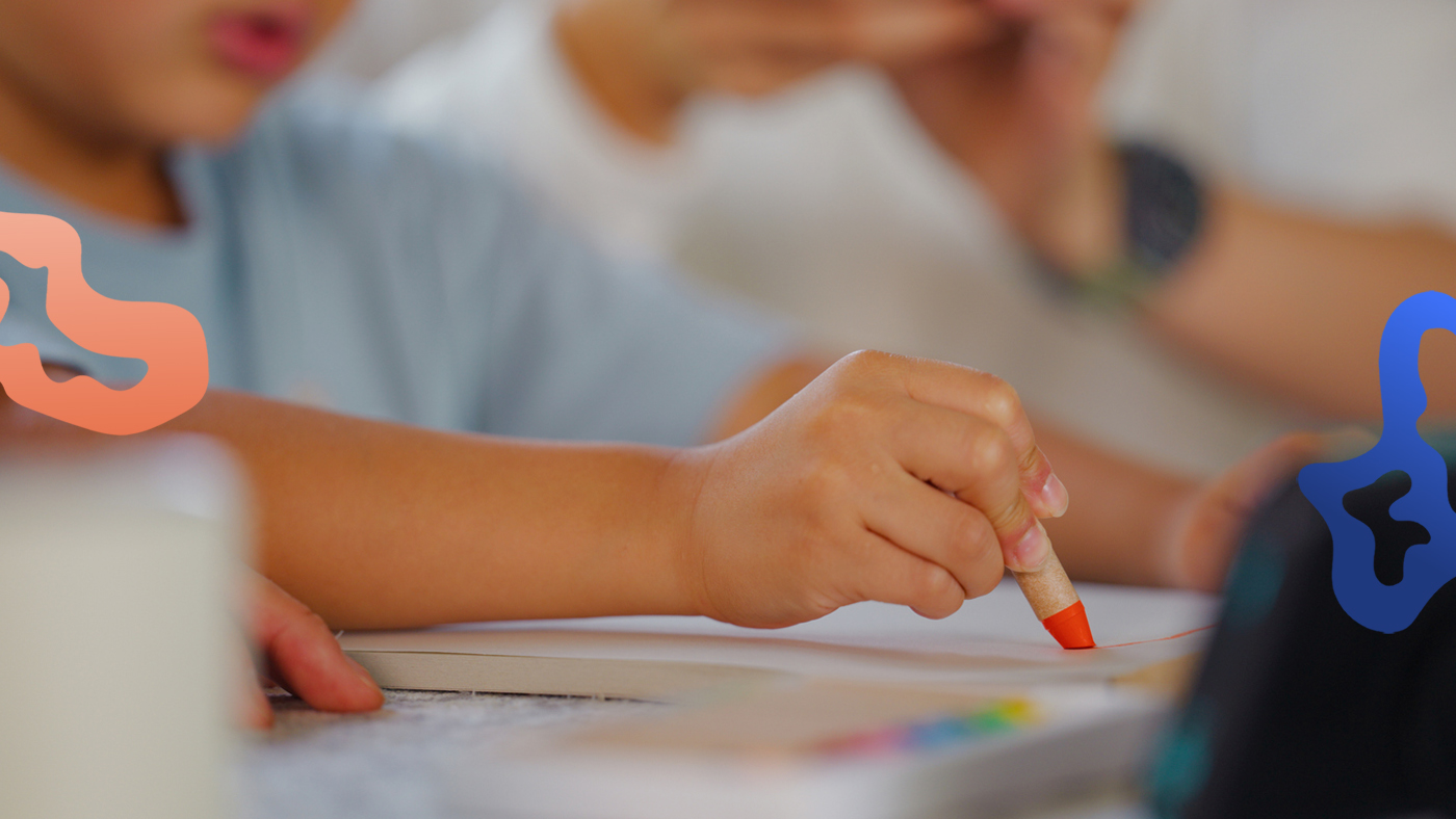 Barnskötare jobbar på förskola med yngre barn och har en rimlig lön