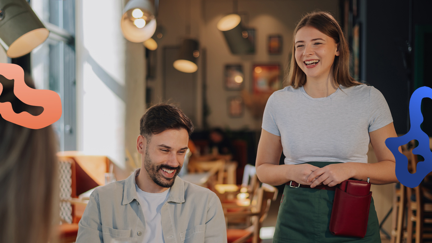 Person som jobbar i restaurang har planerat för toppar i bemanningen